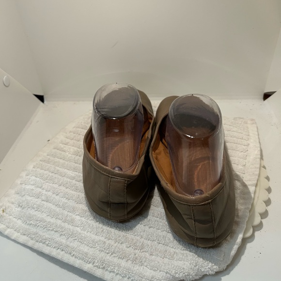 PURE JILL TAUPE SLIP ON FLATS SIZE 8 - Picture 4 of 8
